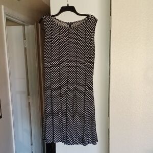 Forever 21 Black and White Sleeveless Sheath Dress